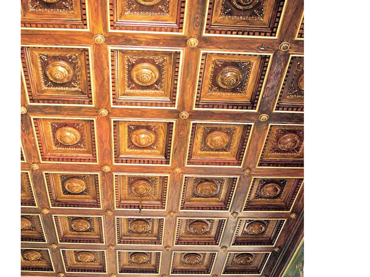 Foglia oro foglia reale e dettagli decorativi pregiati